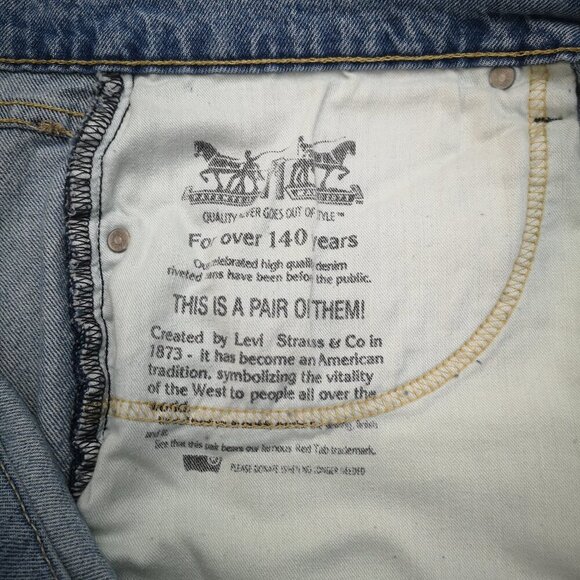 Levi's 559 Men's Size 44/32 Light Wash Zipper & Button Closure Blue Jeans - Picture 10 of 15